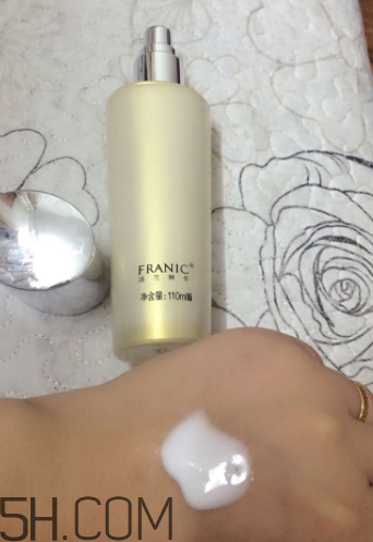 法蘭琳卡雪顏盈潤乳適合什么膚質_夏天用油嗎