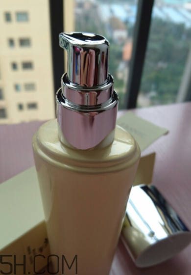 法蘭琳卡雪顏盈潤乳適合什么膚質_夏天用油嗎