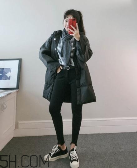 黑色羽絨服配什么顏色毛衣？黑色羽絨服搭配毛衣圖片