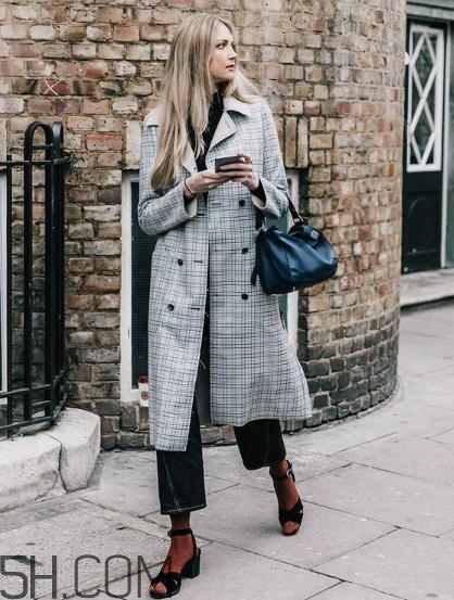 灰色格子大衣怎么搭配？灰色格子大衣搭配圖片