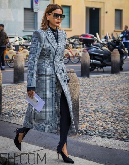 灰色格子大衣怎么搭配？灰色格子大衣搭配圖片