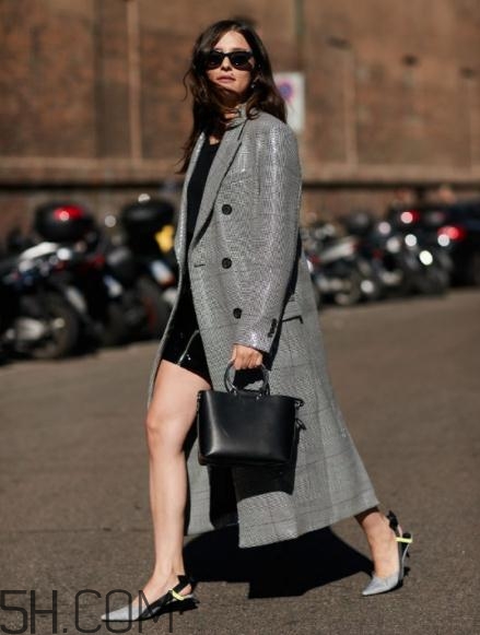 灰色格子大衣怎么搭配？灰色格子大衣搭配圖片