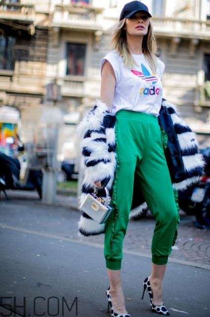 冬天運(yùn)動(dòng)褲配什么鞋子？冬天穿運(yùn)動(dòng)褲怎樣搭配鞋子？