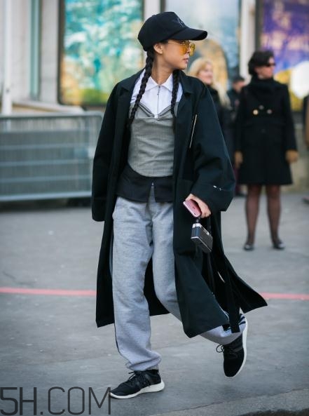 冬天運(yùn)動(dòng)褲配什么上衣？冬天穿運(yùn)動(dòng)褲怎么搭配？