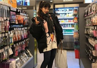 黑色羽絨服配什么顏色毛衣？黑色羽絨服搭配毛衣圖片