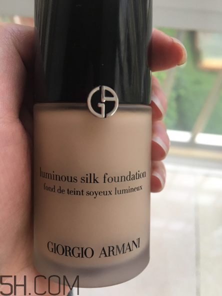 阿瑪尼絲質(zhì)亮麗粉底液好用嗎？阿瑪尼絲質(zhì)亮麗粉底液多少錢？