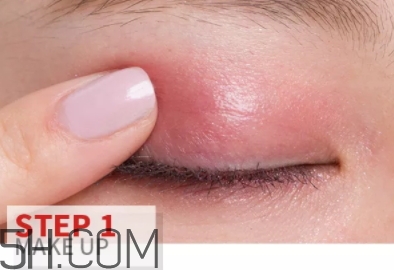 玫紅色口紅配什么眼影？玫紅色口紅眼影顏色搭配