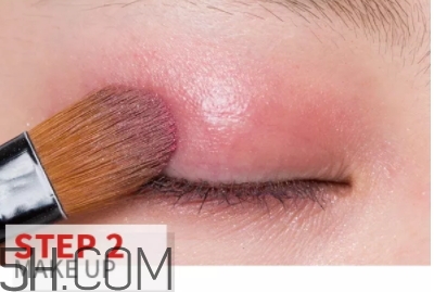 玫紅色口紅配什么眼影？玫紅色口紅眼影顏色搭配