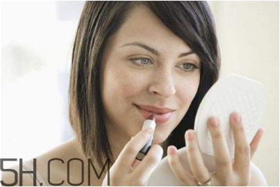 冬天用什么唇膏好？blistex唇膏各款介紹