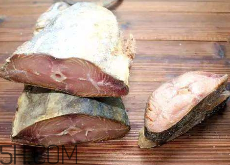 咸魚臭了還能吃嗎 咸魚臭了怎么去除臭味 咸魚臭了還能吃嗎 咸魚臭了怎么去除臭味