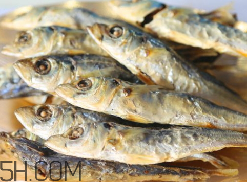 咸魚長蛆了怎么辦 咸魚長蛆了還能吃嗎 咸魚長蛆了怎么辦 咸魚長蛆了還能吃嗎