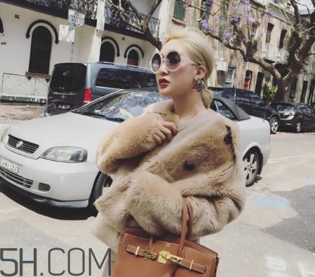 皮草粘了糖怎么處理？皮草粘了膠怎么清洗？