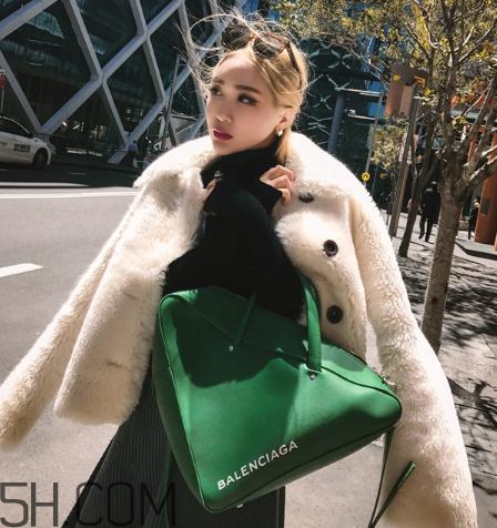 皮草粘了糖怎么處理？皮草粘了膠怎么清洗？