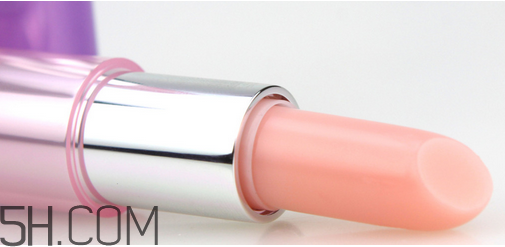 冬季如何選擇潤唇膏？天天涂唇膏的壞處