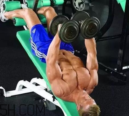 啞鈴飛鳥練哪里的肌肉？啞鈴飛鳥怎么做？