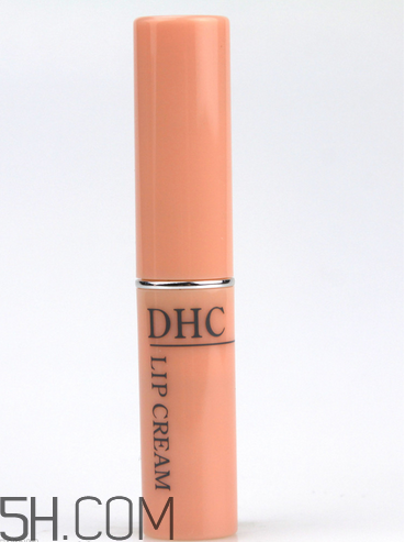 冬季如何選擇潤唇膏？天天涂唇膏的壞處