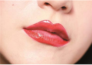 反咬唇妝是什么樣的？染唇妝和咬唇妝的區(qū)別