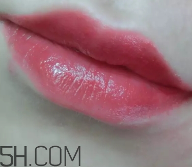 西瓜紅口紅適合什么膚色？西瓜紅口紅適合黃皮嗎？