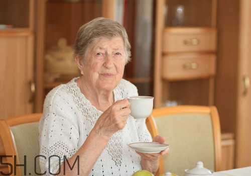 老年人可以喝咖啡嗎？老年人喝咖啡好嗎？