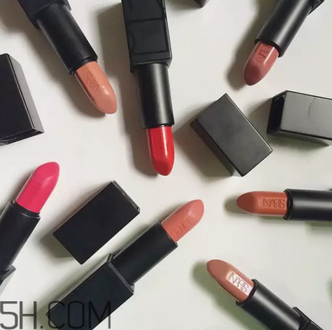 涂口紅前用bb打底可以嗎？最近比較火的口紅品牌有哪些？