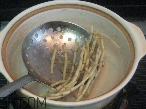 愛(ài)長(zhǎng)痘吃什么食物好？愛(ài)長(zhǎng)痘的食物禁忌有哪些？