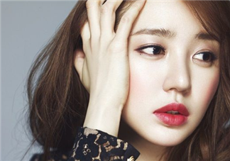 怎樣應(yīng)對(duì)唇妝脫妝問(wèn)題？涂口紅前怎樣用bb打底？