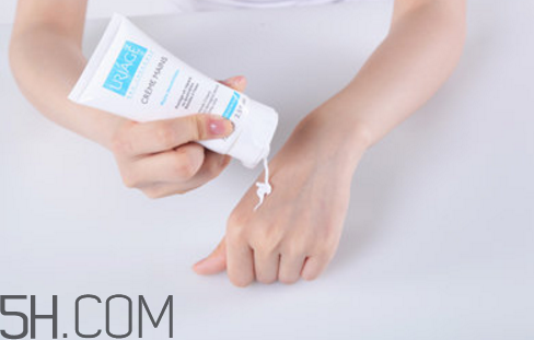 什么時候涂護(hù)手霜好？晚上怎么用護(hù)手霜好？