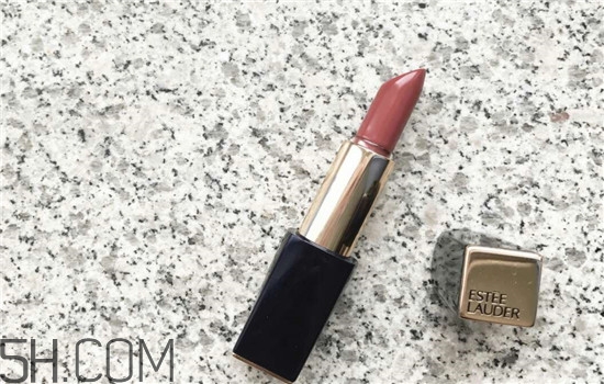 秋冬適合涂什么顏色的口紅？怎么涂口紅持久不掉色？