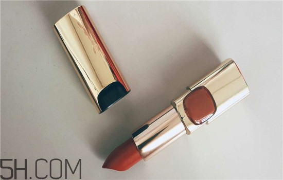 秋冬適合涂什么顏色的口紅？怎么涂口紅持久不掉色？