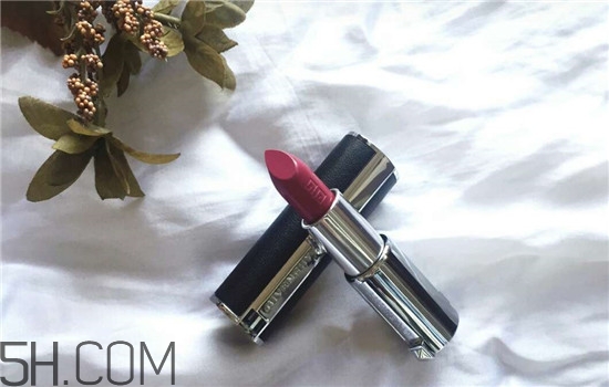 秋冬適合涂什么顏色的口紅？怎么涂口紅持久不掉色？