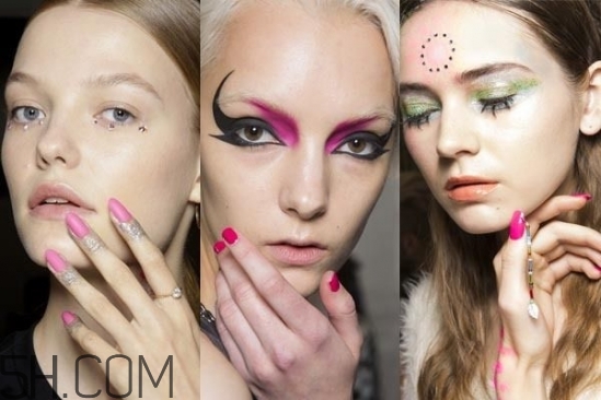 2018年流行的美甲顏色圖片 星空美甲的做法教程步驟 2018年流行的美甲顏色圖片 星空美甲的做法教程步驟