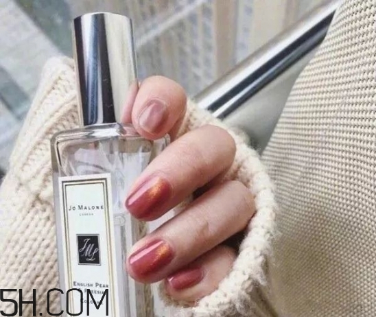 美甲涂什么顏色好看？2018冬天最美的韓式美甲