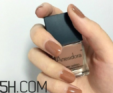 什么牌子指甲油好用？2018清新美甲圖片最新款