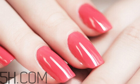 美甲什么顏色顯手白？日式美甲和普通美甲的區(qū)別