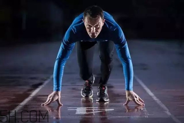 夜跑減肥的正確方法有哪些？冬天夜跑應(yīng)該怎么跑才能減肥？