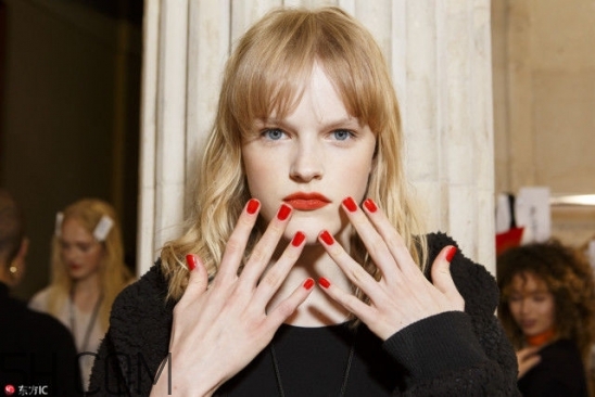 2018年流行的美甲顏色圖片 星空美甲的做法教程步驟 2018年流行的美甲顏色圖片 星空美甲的做法教程步驟