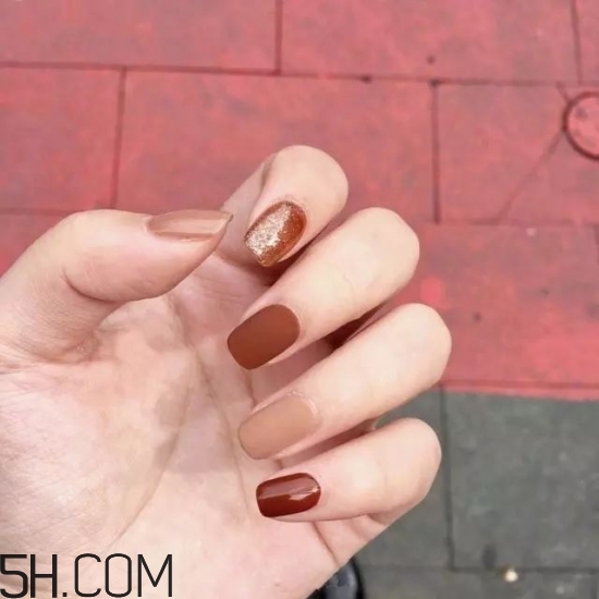 美甲涂什么顏色好看？2018冬天最美的韓式美甲