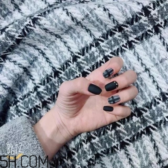 美甲涂什么顏色好看？2018冬天最美的韓式美甲