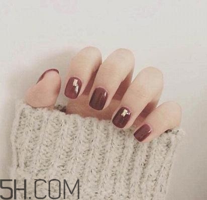 指甲軟是怎么回事？冬季美甲什么顏色好看？