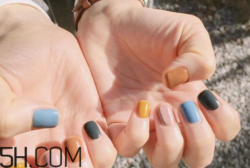 美甲涂什么顏色好看？2018冬天最美的韓式美甲