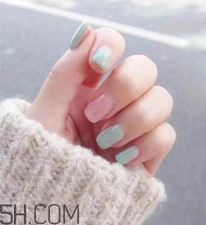 指甲軟是怎么回事？冬季美甲什么顏色好看？
