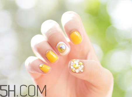 貼片美甲可以長(zhǎng)期做嗎？暖色系美甲新款式