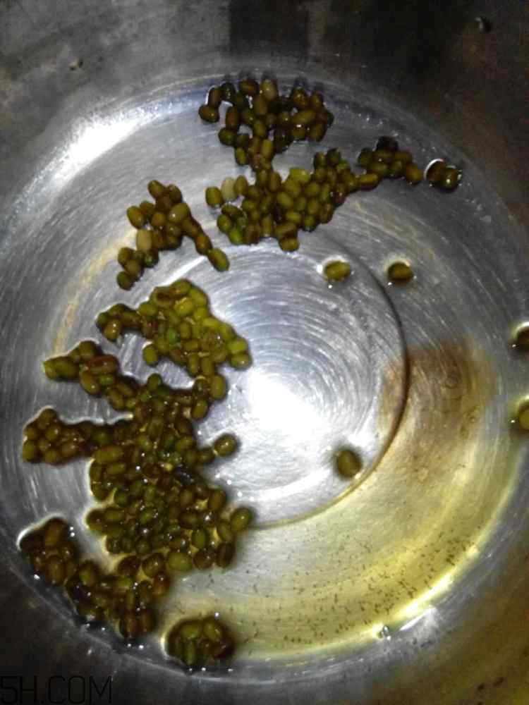 綠豆糕和香蕉能一起吃嗎？吃了綠豆糕還能吃香蕉嗎？