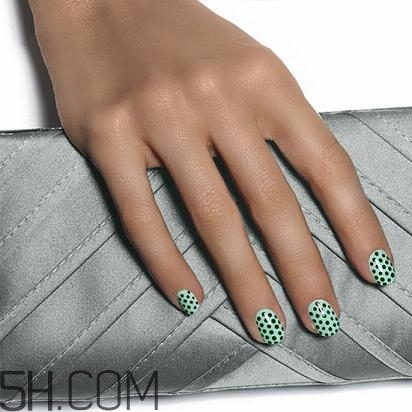 純色顯手白美甲圖片款式 時(shí)髦百搭顯手白的美甲有哪些 純色顯手白美甲圖片款式 時(shí)髦百搭顯手白的美甲有哪些