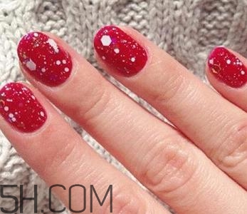 指甲軟是怎么回事？冬季美甲什么顏色好看？