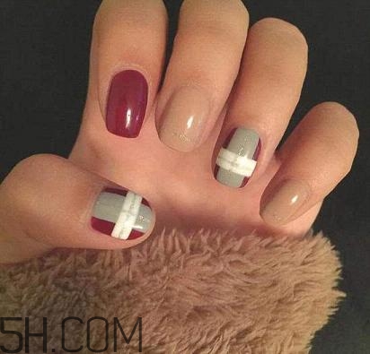 指甲軟是怎么回事？冬季美甲什么顏色好看？