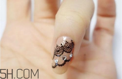 手指粗做什么美甲好看？蕾絲美甲怎么做教程圖解