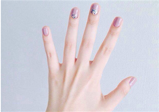 2018美甲圖片最新款型 什么顏色指甲油顯手白