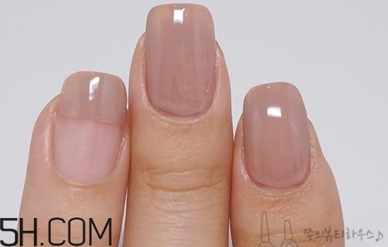 什么牌子指甲油好用？2018清新美甲圖片最新款