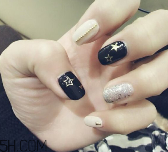 2018年流行的美甲顏色圖片 星空美甲的做法教程步驟 2018年流行的美甲顏色圖片 星空美甲的做法教程步驟